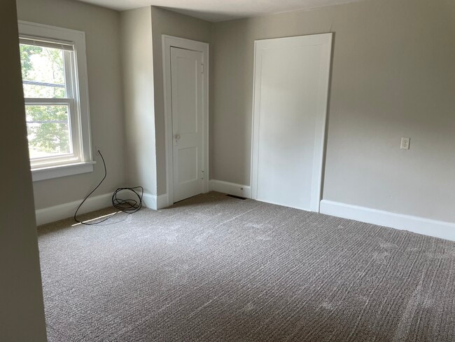 556 1/2 Maple St, Mansfield, OH 44906 - photo 4