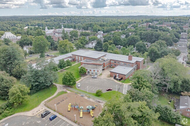 Moses Y Beach Elementary School is located at 340 N Main Street in Wallingford, CT.