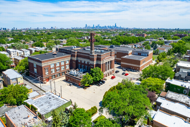 Bateman Elementary School is located in close proximity to Downtown Chicago.