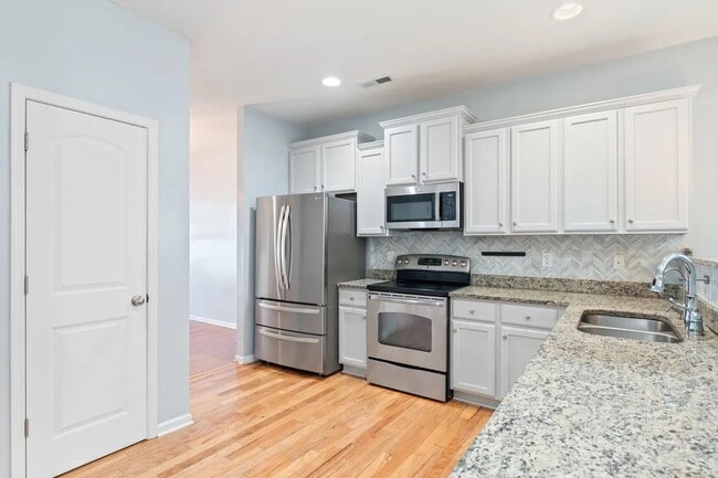 4221 Lochurst Dr, Pfafftown, NC 27040 - photo 2