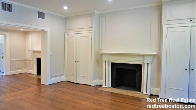 1712 Beacon St unit 3-bed 1-bathU1 Brook, Brookline, MA 02445 - photo 3