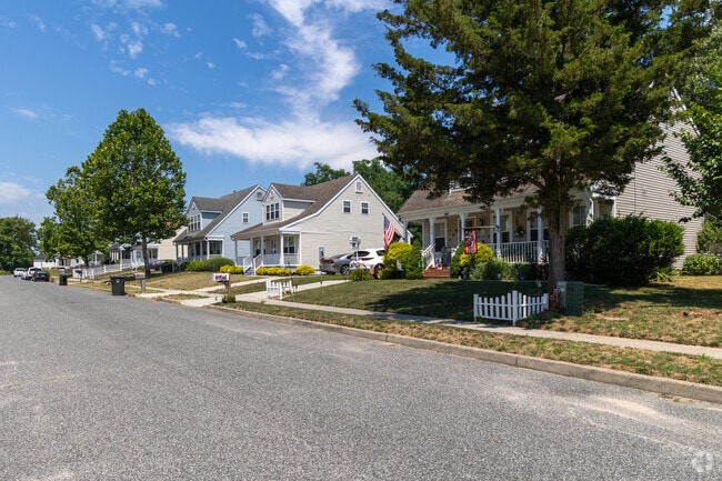 There are wide streets in many parts of the Mount Pleasant neighborhood.