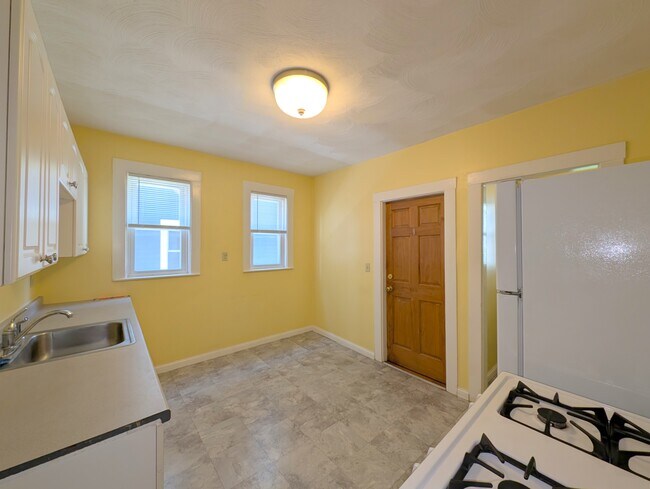 79 Conwell Ave unit 1, Somerville, MA 02144 - photo 5