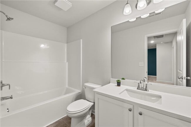 545 Tuskegee St, McDonough, GA 30253 - photo 4