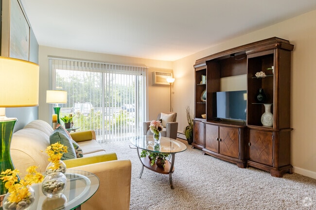 The Ponds on Plum Grove, Roselle, IL 60172 - photo 4