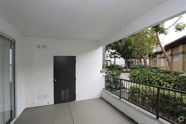 2 BR, 2 BA - 1396 Sf