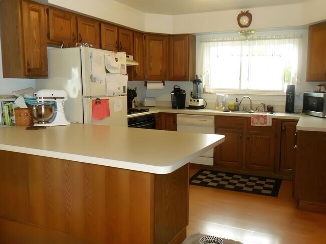 10352 Gulley Ave, Taylor, MI 48180 - photo 6