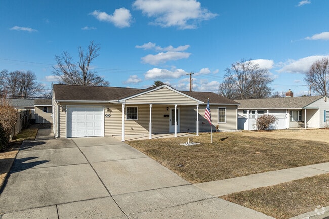 Despite Oaktree Hollow houses being typically small, ranch-style homes, some homeowners choose to sacrifice some floor space for a garage.