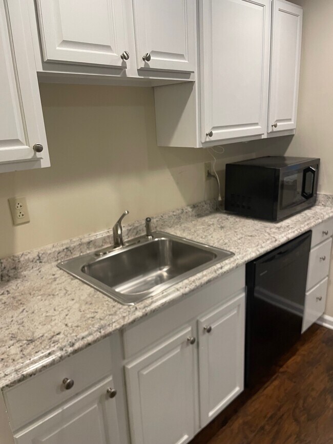 1602 Lowrie St unit .  2, Pittsburgh, PA 15212 - photo 4