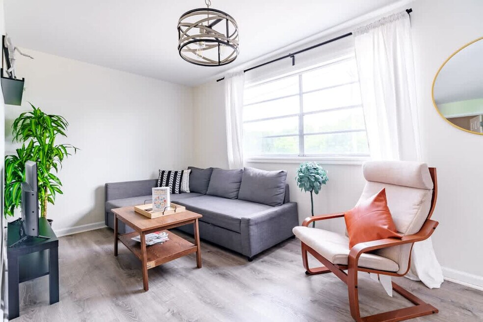 605 Dennison Ave unit ID1265654P, Columbus, OH 43215 - photo 1