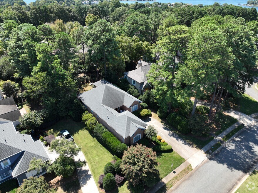 17426 Springwinds Dr, Cornelius, NC 28031 - photo 2