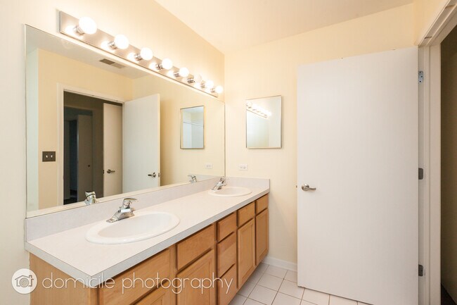 2307 W Wolfram St unit 214, Chicago, IL 60618 - photo 6
