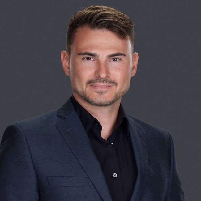 Agent Photo