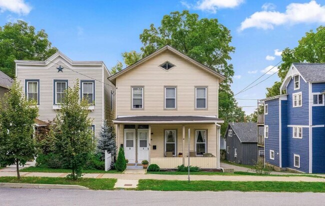 78 Catherine St unit 2, Saratoga Springs, NY 12866 - photo 2