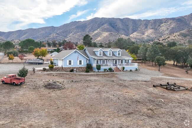 Big ranch style homes found commonly in Squirrel Mountain Valley.