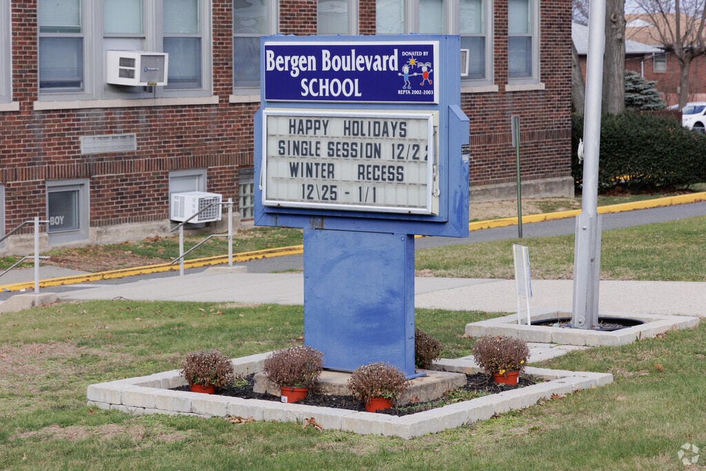 Bergen Blvd School is a public elementary school in Ridgefield, NJ.