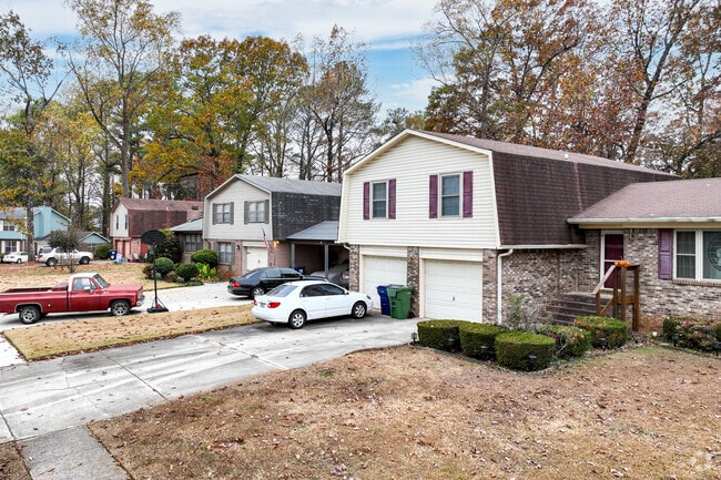 Dutch-inspired Colonial Revival homes are a common sight in Mastin Lake Park.