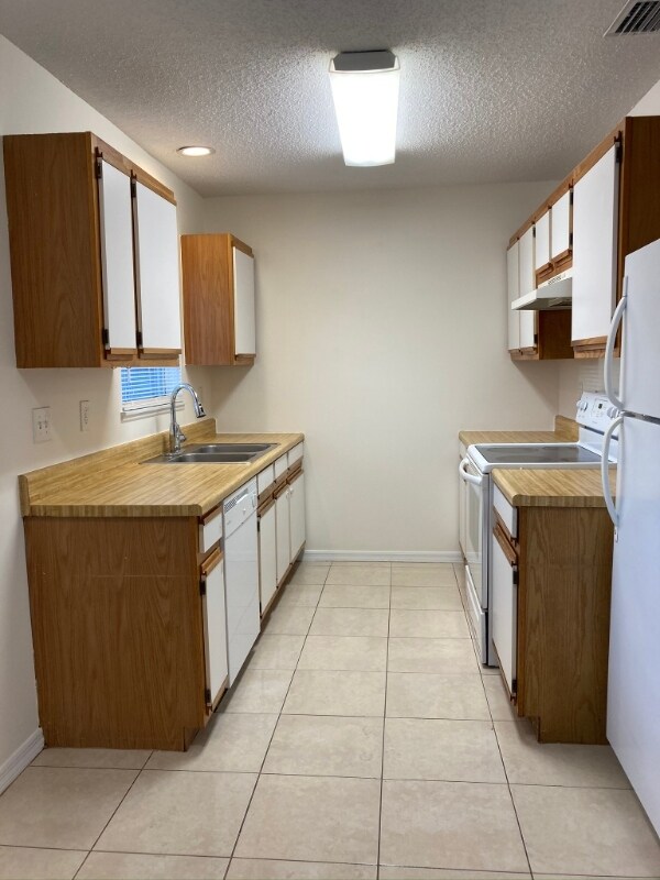 1210 6th Dr, Vero Beach, FL 32960