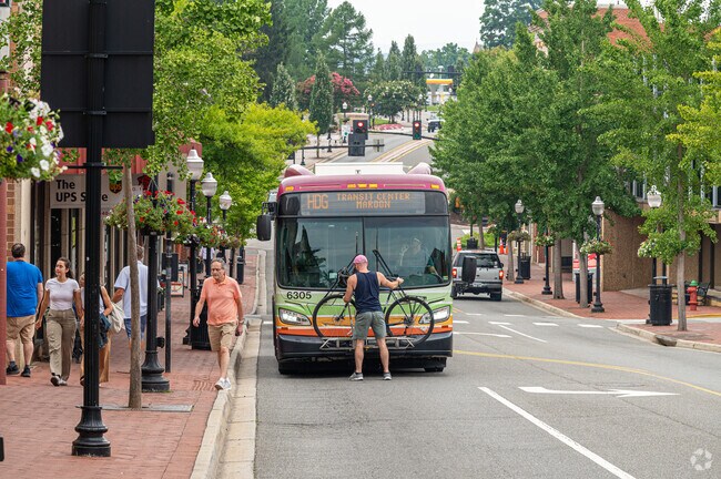 Apperson-Dickerson relies on a free bus service that operates within the neighborhood.