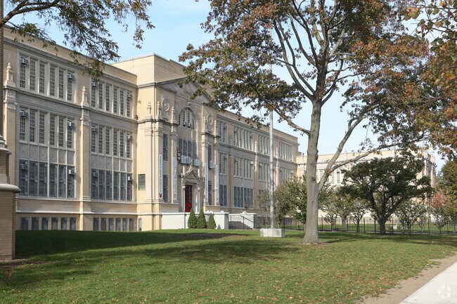 The Academy of Medical Technology, Far Rockaway NY has a clinical internship with St Johns Hosp.