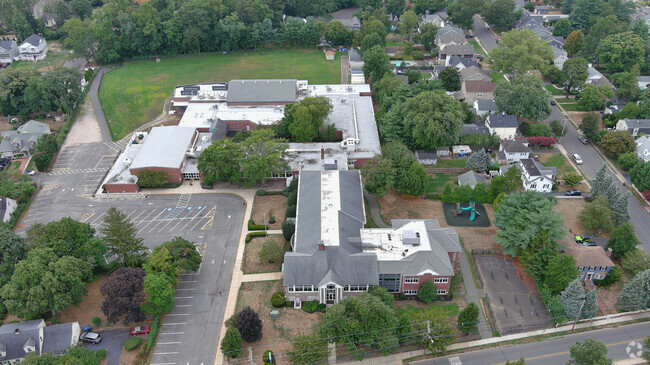 Knollwood School provides a strong academic foundation to its students.