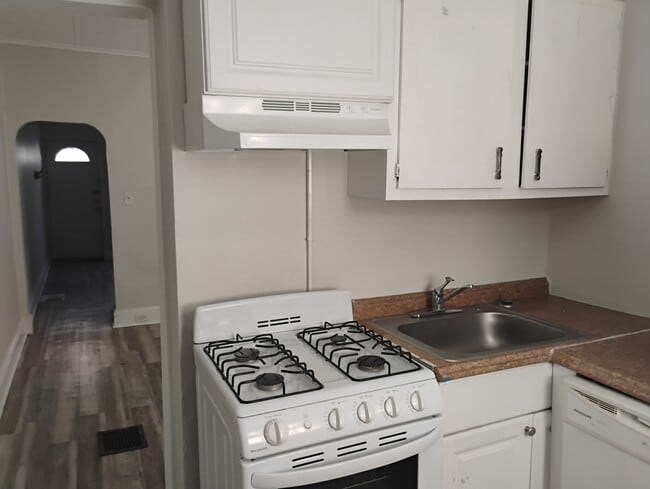 2546 E Dauphin St, Philadelphia, PA 19125 - photo 3