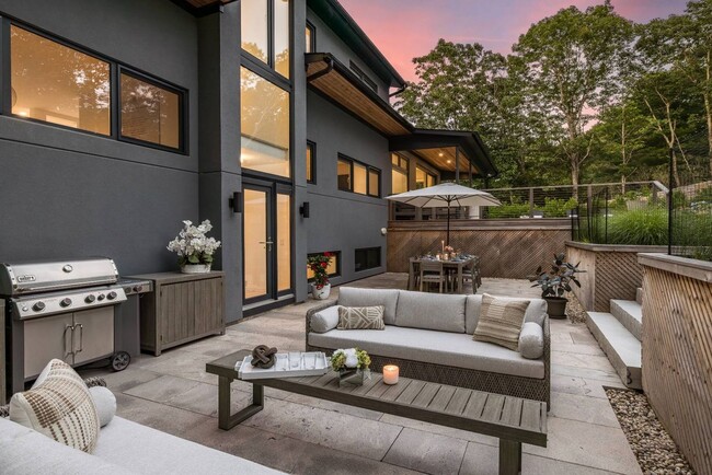 32 Island View Dr W, Sag Harbor, NY 11963 - photo 2