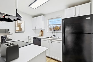 6305 S 238th Place, Kent, WA 98032