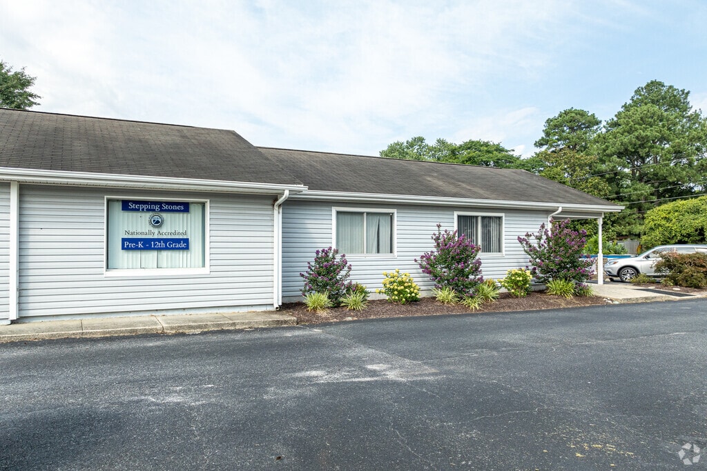 Stepping Stones Learning Academy is a private school located in Fruitalnd, MD.