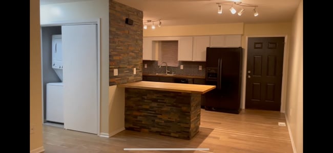 1912 1914 Remington Rd unit 1914 Remington rd, Rockford, IL 61108 - photo 2