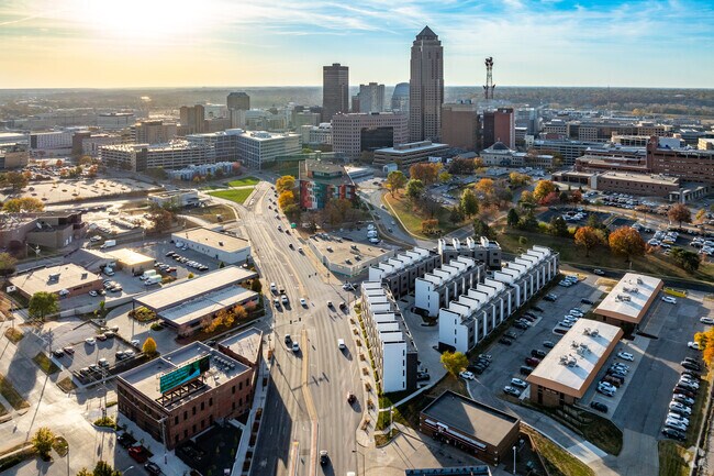 De Soto residents reach Iowa’s capital, Des Moines, via I-80 in under 30 minutes.