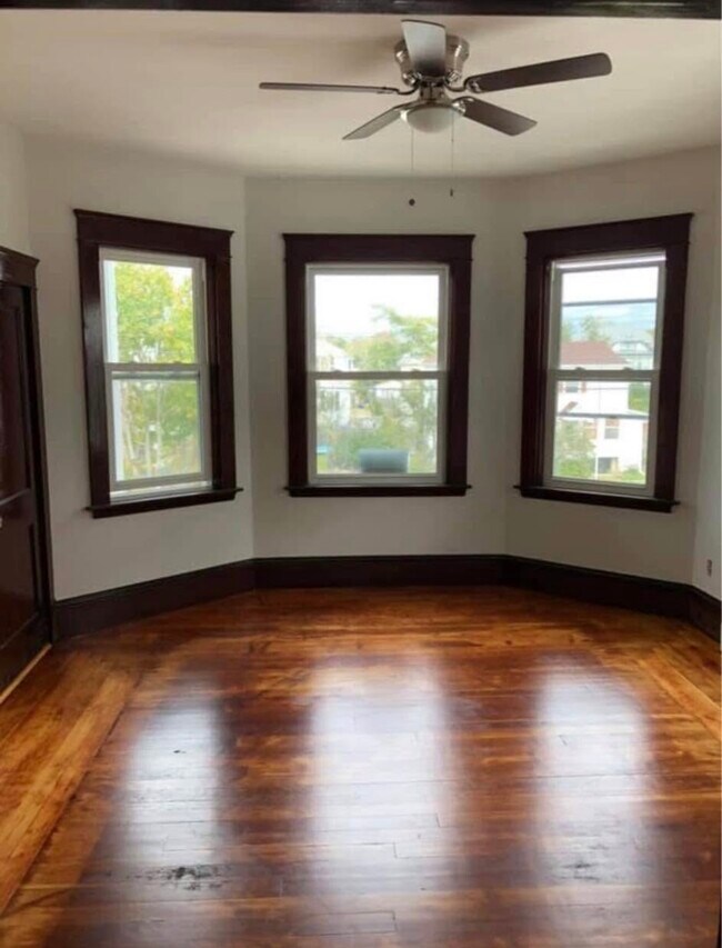 338 Shaw St unit 1st Floor, New Bedford, MA 02745 - photo 5