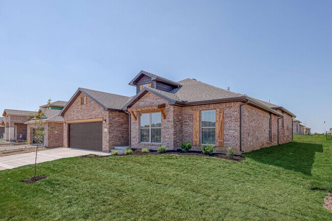 8515 Pickering St, Lenexa, KS 66227 - photo 4