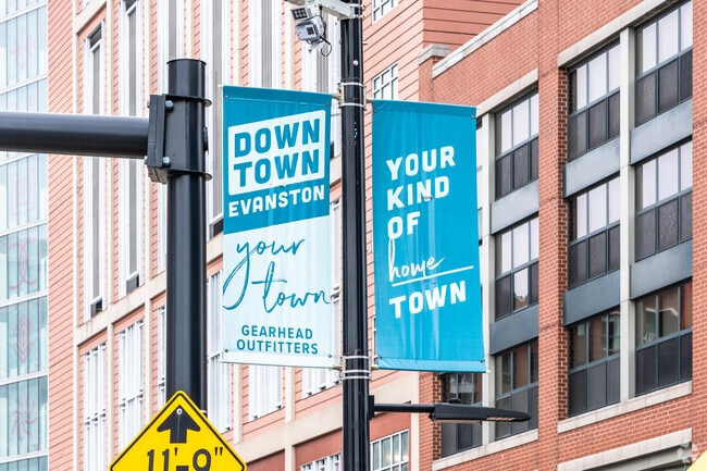 Whether browsing local shops or dining out, Downtown Evanston offers endless opportunities to explore.