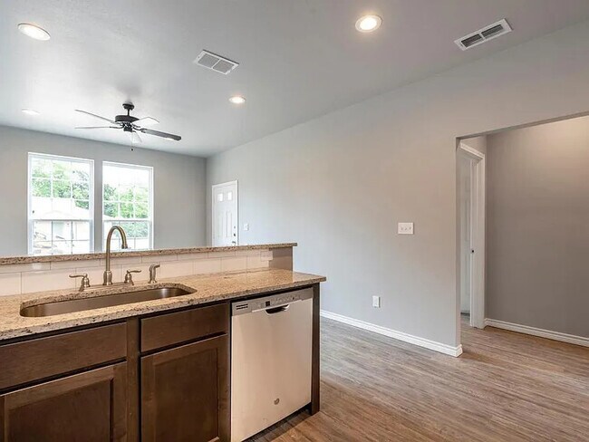 523 North St, Gladewater, TX 75647 - photo 6