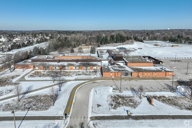 Crestview Elementary School earned an overall grade of B- from Niche.com.