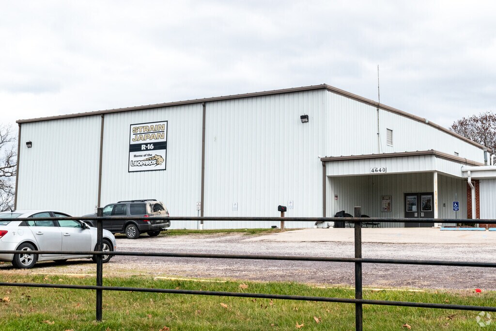 Strain-Japan Elementary School provides education in the neighborhood
Outlying Franklin County.