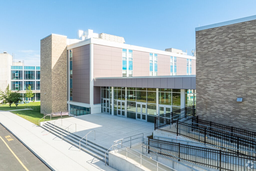 Science and Technology Magnet High School of Southeastern Connecticut is well loved in CT.
