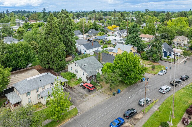 The south part of Southeast Salem  is mostly commercial buildings, along with a couple of smaller residential areas built in the 1930s and '40s.