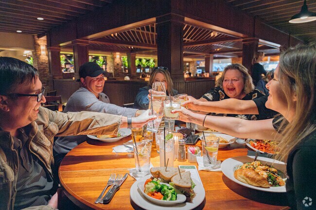 Check out Charleston's near Glenhurst for special gatherings and celebrations.