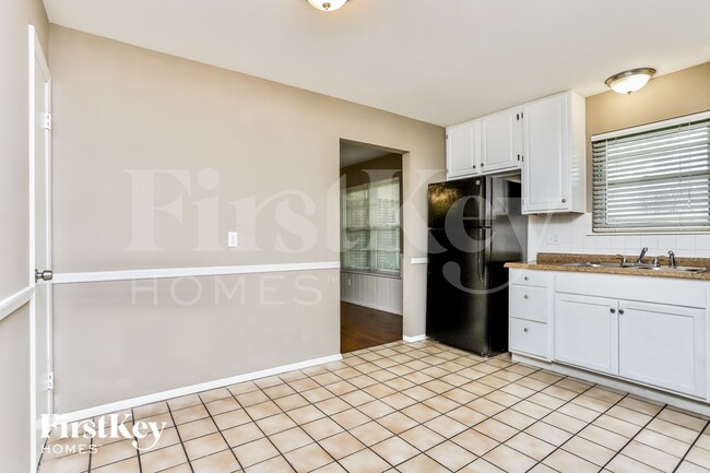 14035 Invicta Dr, Florissant, MO 63034 - photo 6