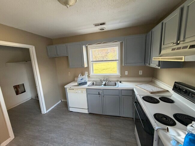 3099 Avon Rd, Greenville, NC 27858 - photo 5