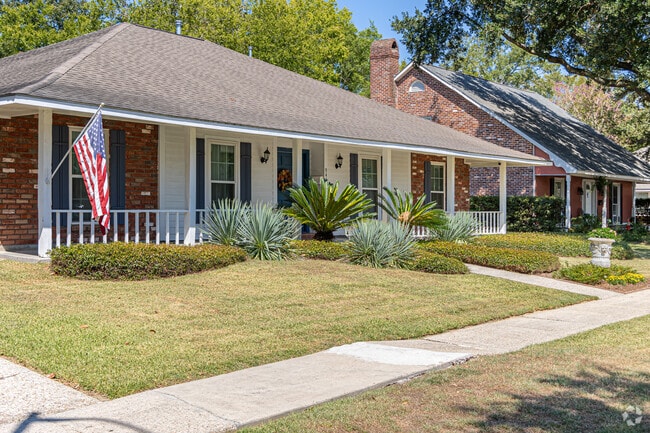 Well-kept gardens can be found throughout the Broadmoor/Sherwood area.