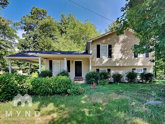 2475 Suncrest Ct, Buford, GA 30519