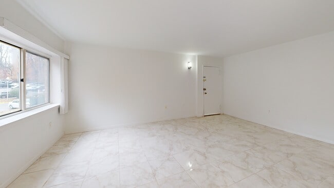 12413 Braxfield Ct unit 3, Rockville, MD 20852 - photo 2