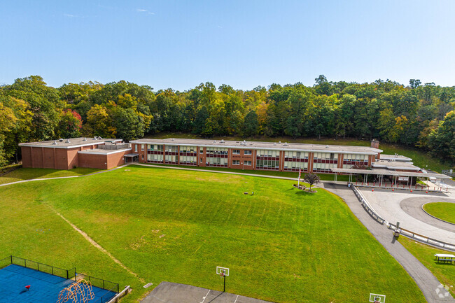 Students can attend Manito Elementary School in Oakland.