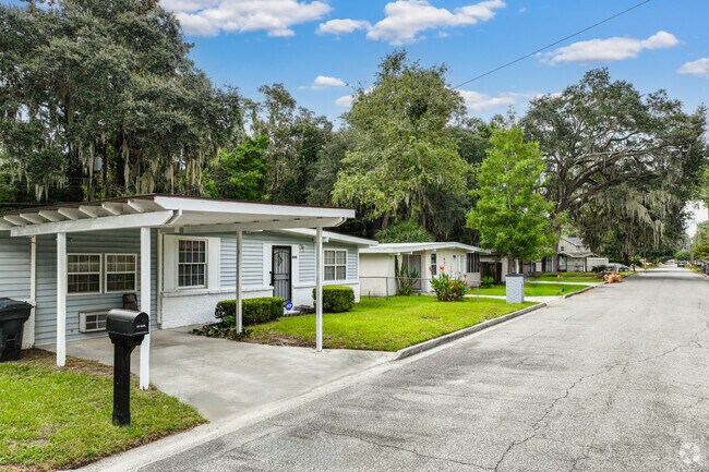 A majority of Cresthill homes are Ranch-style.