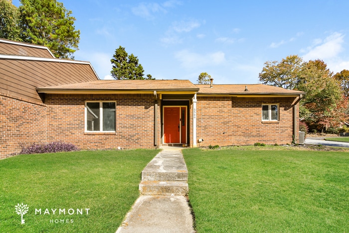 5566 Circlestone Ln, Stone Mountain, GA 30088 - photo 1