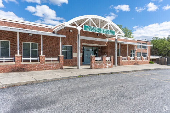 Mineral Springs Elementary School has a student-teacher ratio of 14 to 1.