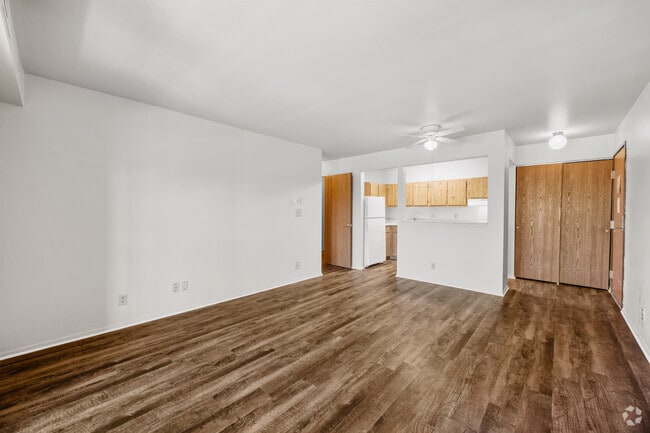 2 BR, 2 BA - 869SF - Rose